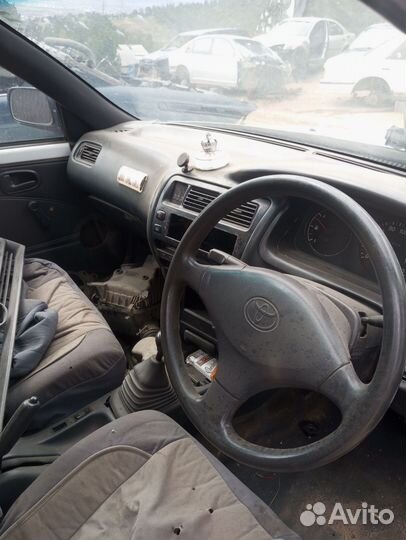 Toyota Corolla 1.5 МТ, 2000, битый, 170 000 км