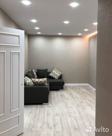 Поклеить обои