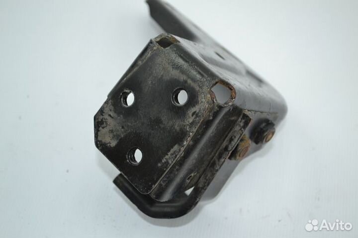 Кронштейн подножки, правый mercedes-benz Actros MP