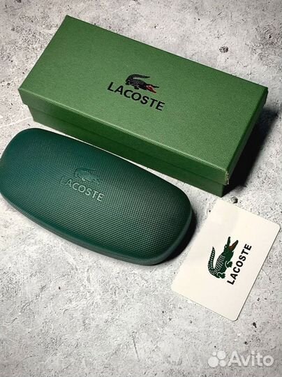 Очки Lacoste классические с комплектом