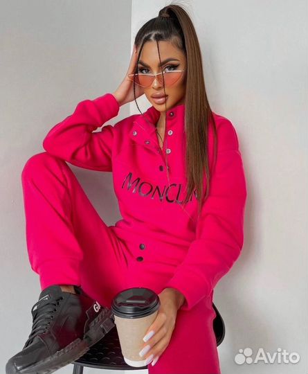 Спортивный костюм женский