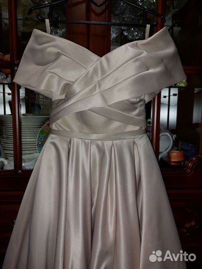 Платье на выпускной из королевского атласа