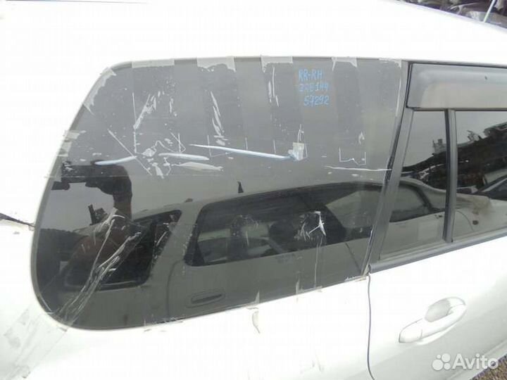 Стекло собачника правое Toyota Corolla Fielder