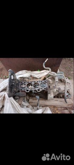 Двигатель вместе с коробкой