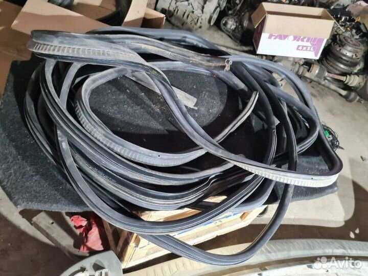 Уплотнительная резинка боковой двери LADA Largus