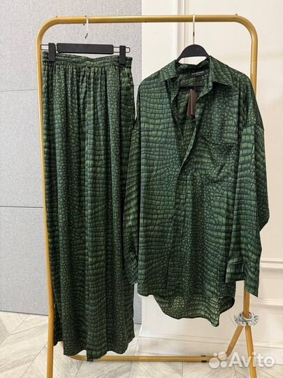 Костюм брючный balenciaga