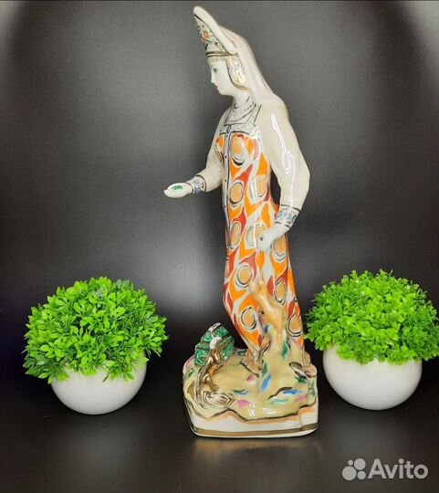 Фарфоровая статуэтка Хозяйка медной горы, Дулево