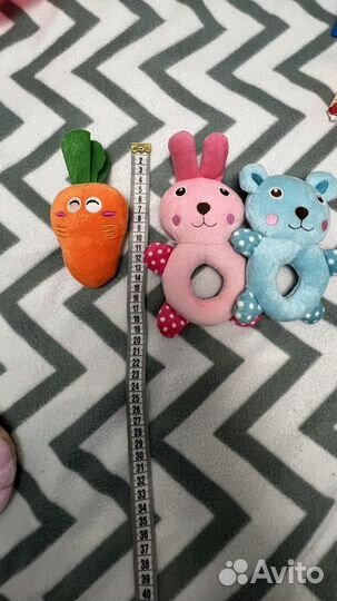 Игрушки-пищалки и пакеты для прогулок(лот 30 шт)