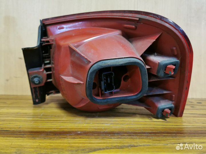 Фонарь задний левый Volkswagen Passat универсал