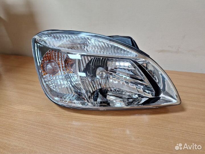 Фара передняя правая Kia Rio JB