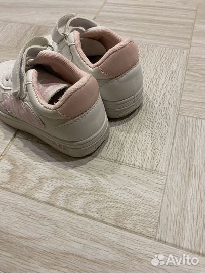 Кроссовки для девочки