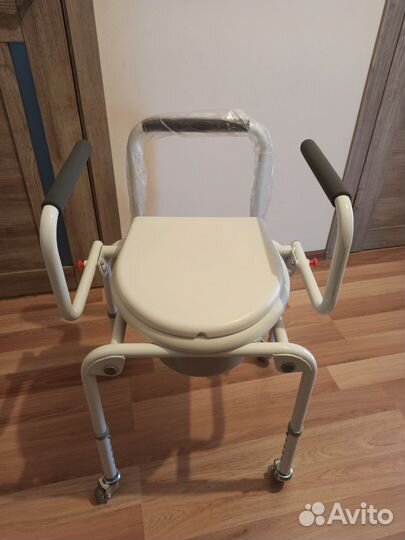 Санитарный стул туалет на колесах, для инвалидов
