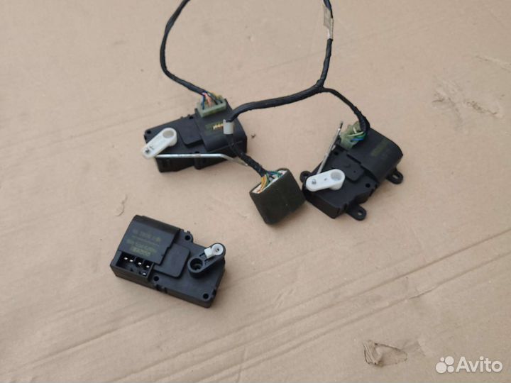 Моторчик заслонки печки Kia Sportage 1 1994-2006