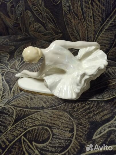 Фарфоровая статуэтка 