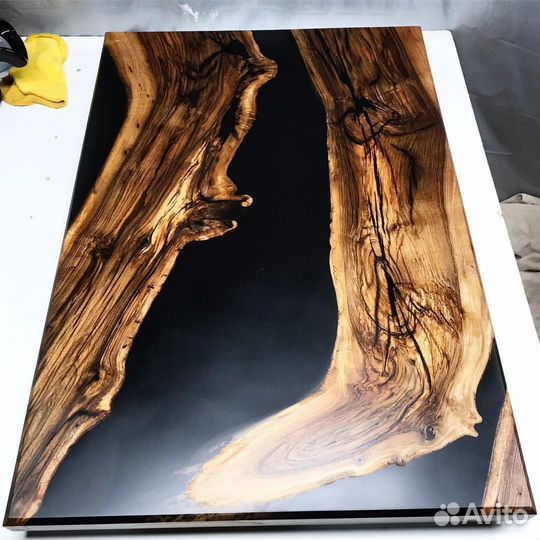 Стол с эпоксидной смолой лофт