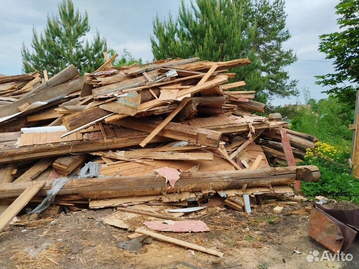 Доски и бревна на дрова бесплатно