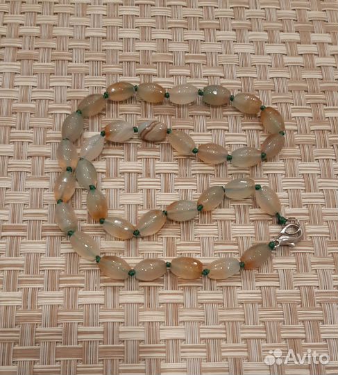 Бусы из натуральных и поделочных камней