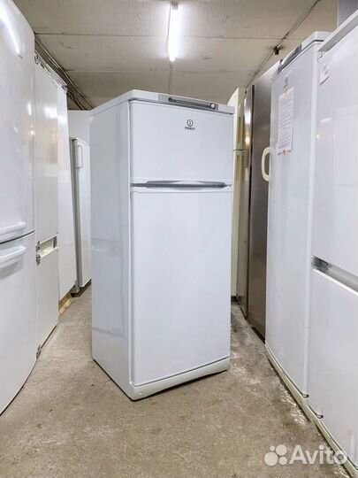 Холодильник бу маленький Indesit 145 см