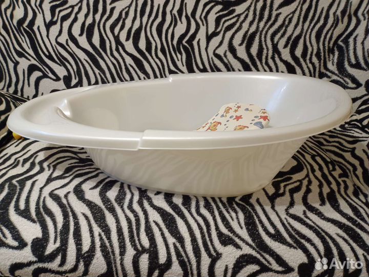 Детская ванночка для купания с подставкой