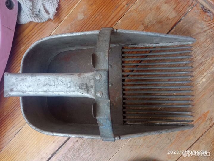 Приспособление для сбора ягод савок