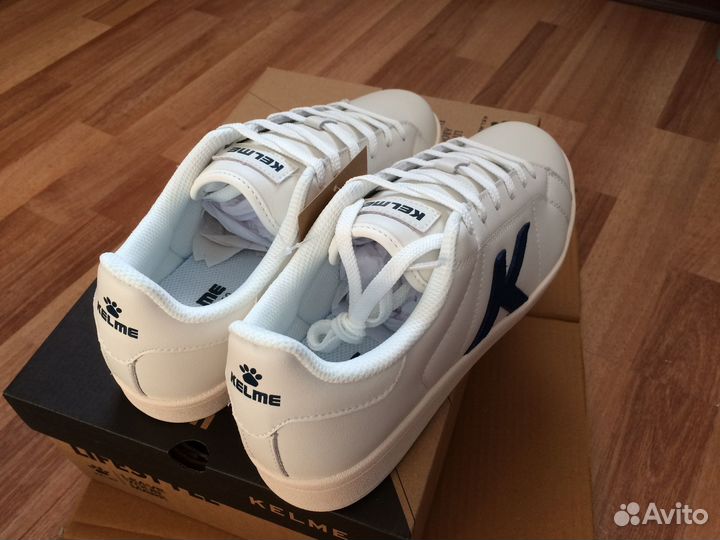 Кроссовки Kelme Omaha 17818-171 White/Navy