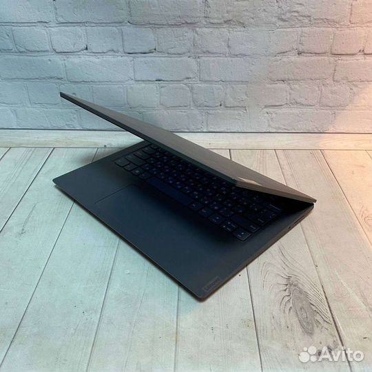 Ноутбук Lenovo новый SSD / AMD