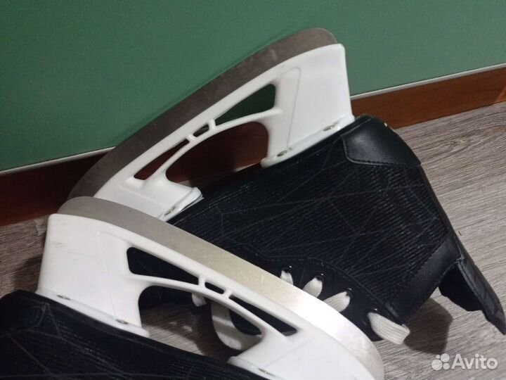 Коньки хоккейные