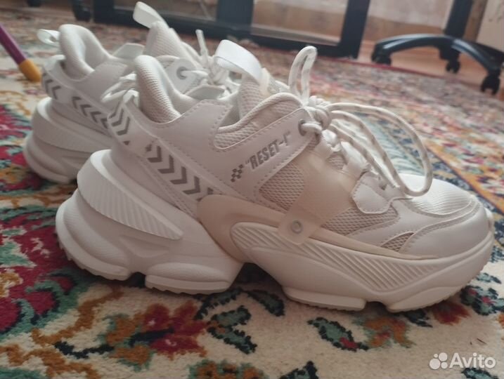 Кроссовки женские 36 размер