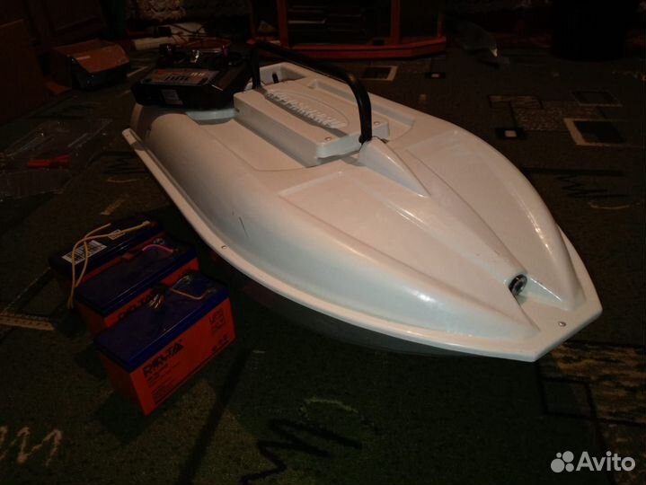 Прикормочный кораблик для рыбалки