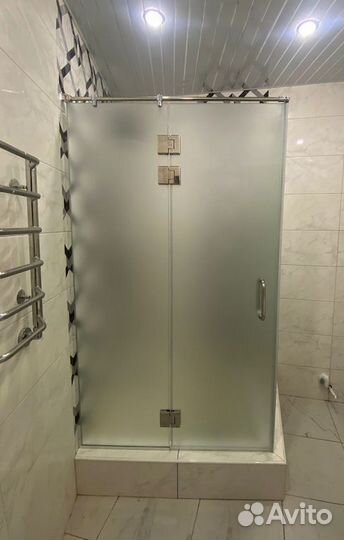 Душевая кабинка угловая