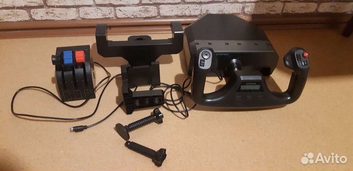 Игровой штурвал logitech