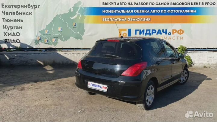 Обшивка двери багажника левая верхеняя Peugeot 308