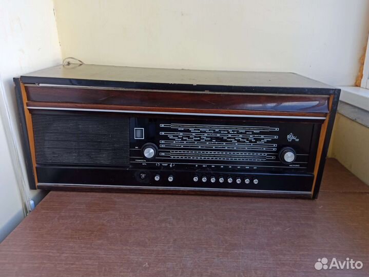 Ламповая радиола с радиоприемником времён СССР