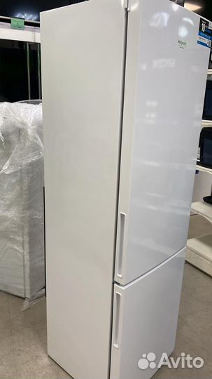 Холодильник Hotpoint-Ariston HS 3200W