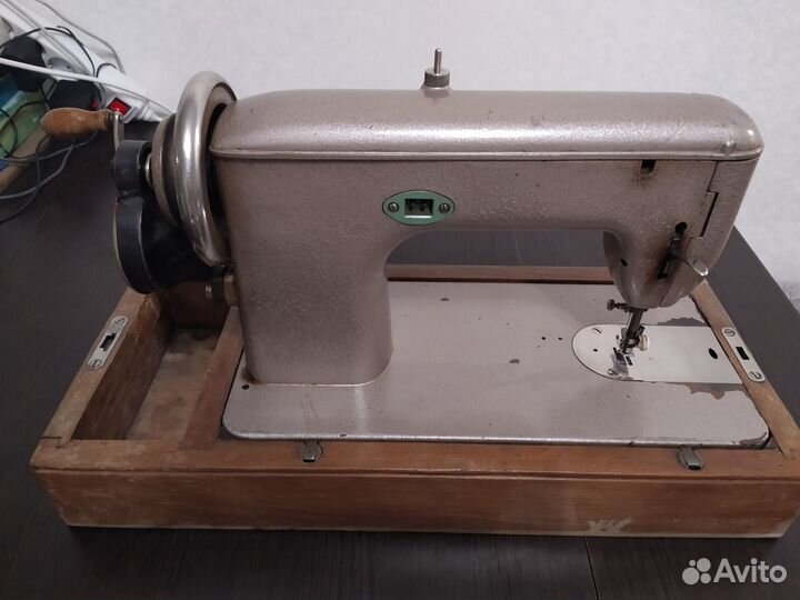 Швейная машинка ручная 