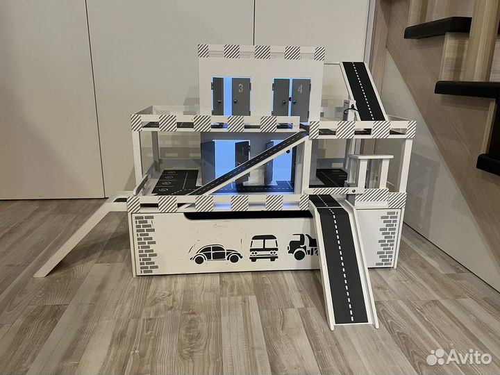 Парковка деревянная для машинок