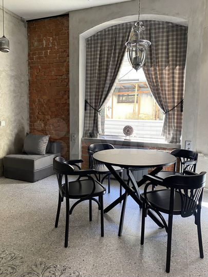 2-к. квартира, 60 м², 1/4 эт.