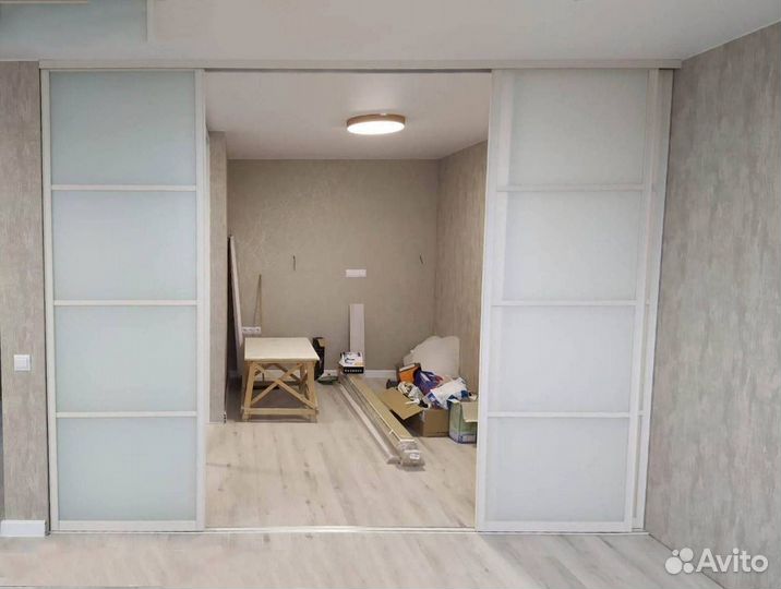 Раздвижная перегородка с матовым стеклом