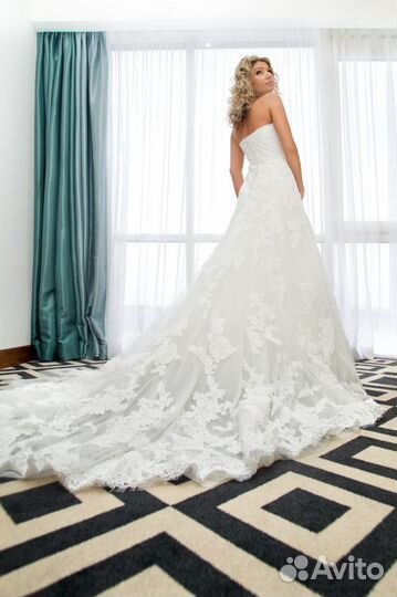 Испанское свадебное платье La Sposa со шлейфом