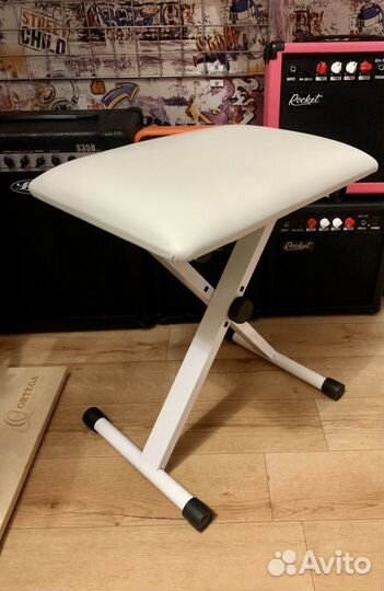 Белая банкетка