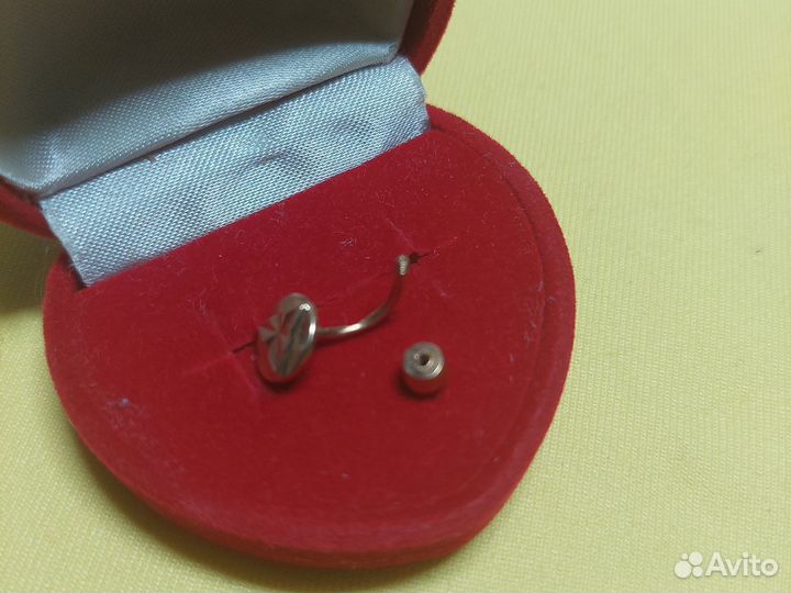 Пирсинг в пупок золотой