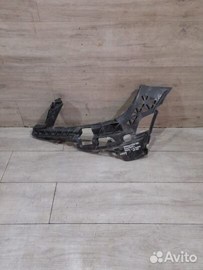 Кронштейн переднего бампера левый Mercedes C Class