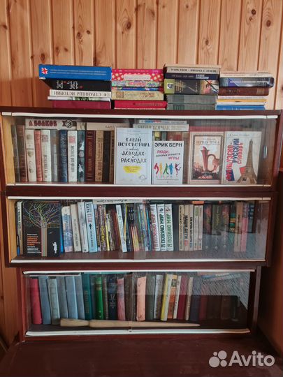 Книжные полки со стеклом