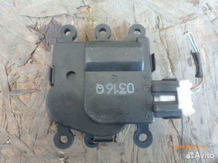 Моторчик заслонки отопителя Mazda 3 BL 1.6 2010