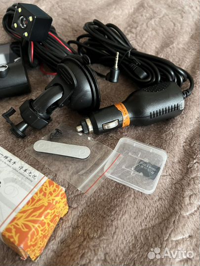 Видеорегистратор с 3мя камерами