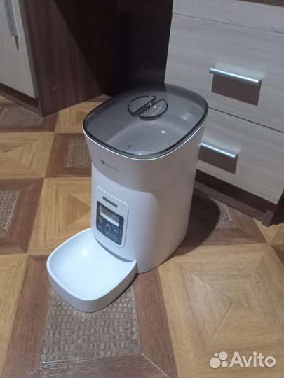 Кормушка автоматическая для кошек и собак