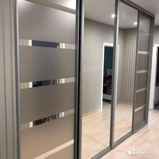 Мебеля. Гардеробные комнаты. Встроенные Шкаф-купе