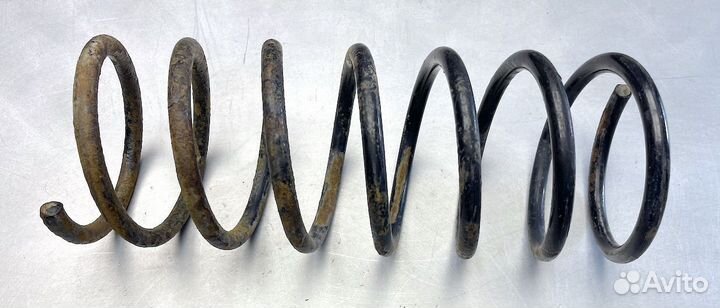 Тойота Карина Пружина передняя