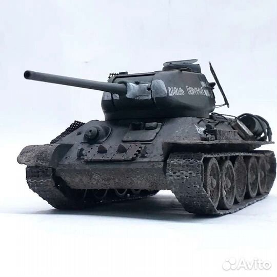 Модель советского среднего танка Т-34-85