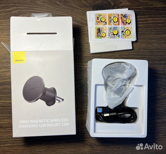 Беспроводная зарядка Qi для автомобиля